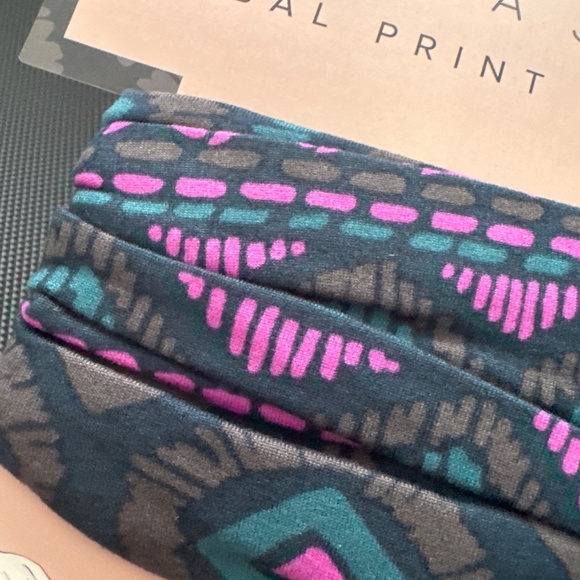 Avianna Jordyn tribal print head wrap - Picture 4 of 4